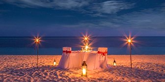 0.82748900 1652702569 dinner on the beach set up